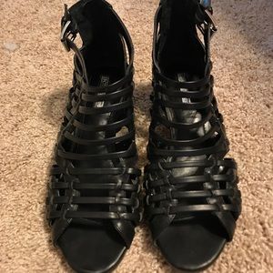 BCBGMaxAzria Shoes - BCBG black sandals BCBGMaxAzria Shoes - BCBG black sandals